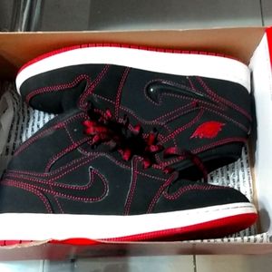 Air Jordans 1 mid Fearless